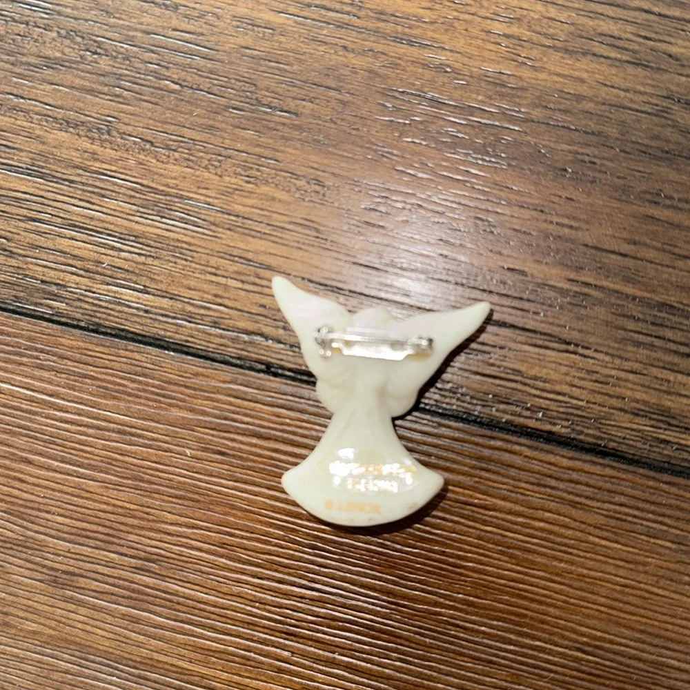 Vintage Lenox Bisque Porcelain Angel with Golden Star Brooch - Picture 3 of 3